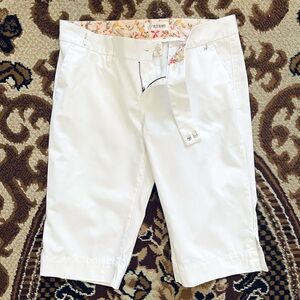 Old Navy White Women's Bermuda Shorts. Size 10